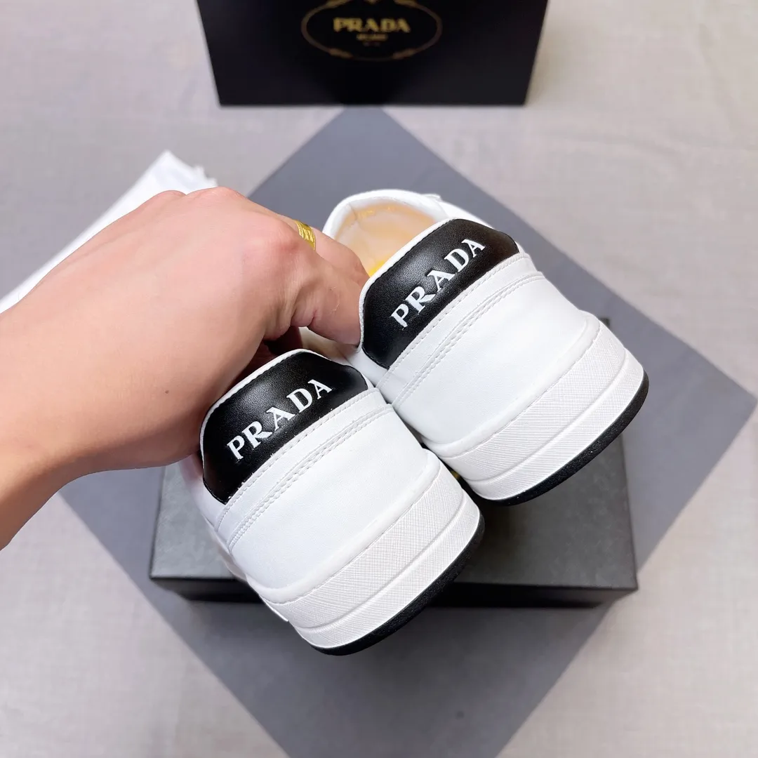 P380 Prada Prada's new men's leather sneakers, the highest version on the market, any comparison is welcome🆚! The original leather has excellent texture and is super high-end! Fetal sheep net lining imported from Italy, removable pad! Luxurious materials and fine workmanship, highly recommended! Code number 38-45 No. 058